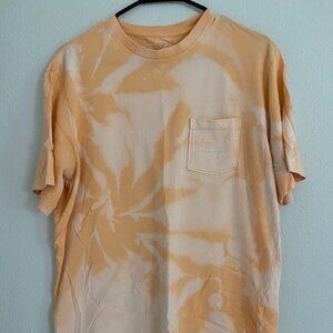 Vineyard Vines Tie Dye pocket tee shirt, whale design